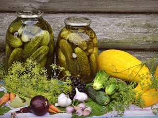Пазл «Банки с огурцами»
