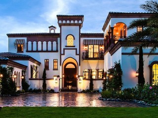 Пазл «Белый дом и пальмы»