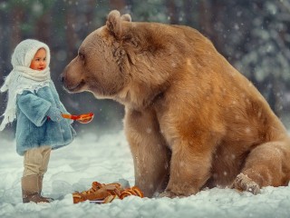 Пазл «Девочка и медведь»
