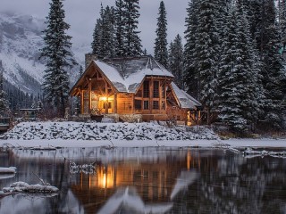 Пазл «Дом на озере»
