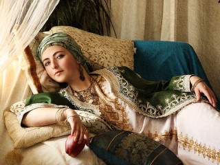 Пазл «Девушка с яблоком»