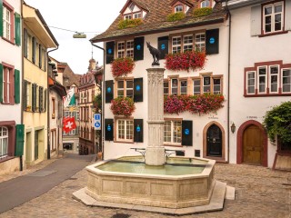 Пазл «Фонтан в старом городе»