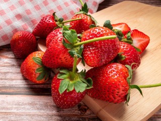 Пазл «Горсть клубники»