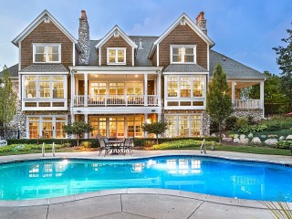 Пазл «Коттедж у бассейна»