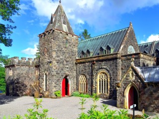 Пазл «Красные двери»