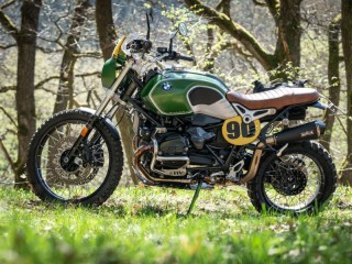 Пазл «Мотоцикл в парке»