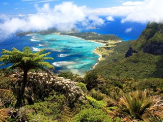 Пазл «Пейзаж под облаками»