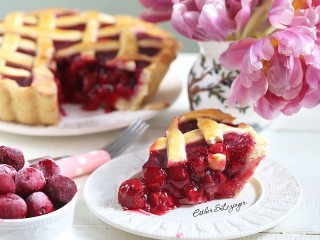 Пазл «Пирог и тюльпаны»