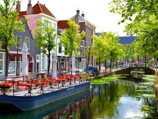 Пазл «Плавучее кафе»