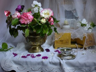 Пазл «Цветы и шкатулка»