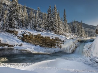 Пазл «Водопад зимой»