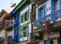 Пазл Балконы и окна