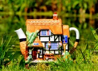 Пазл Чайник в траве