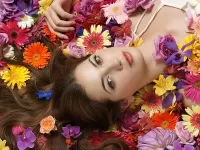 Пазл Дама в цветах
