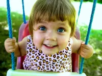 Пазл Девочка на качелях