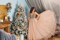 Пазл Девушка и ель