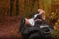 Пазл Девушка и мотоцикл