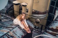 Пазл Девушка на крыше