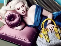 Пазл Девушка с сумочкой