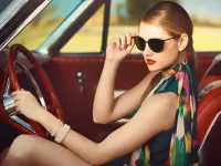 Пазл Девушка в авто