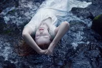 Пазл Девушка в воде