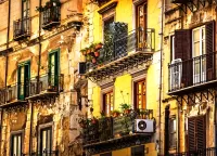 Пазл Дом с балконами