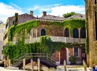 Пазл Дом с галереей