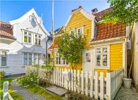 Пазл Дом с палисадником