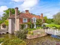 Пазл Дом со рвом