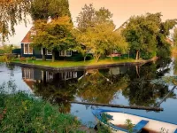 Пазл Дома пруд остров