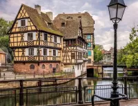 Пазл Дома у канала