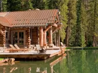 Пазл домик у реки