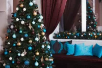 Пазл Ель возле окна