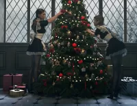 Пазл Горничные у ели