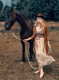 Пазл Конь и девушка