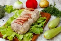 Пазл Мясо на салате