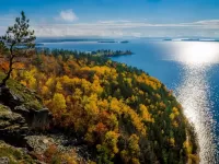 Пазл Обрыв над озером