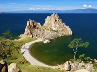 Пазл Пляж у скалы
