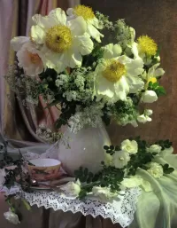 Пазл С белыми пионами