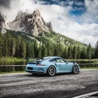 Пазл Спорткар в горах