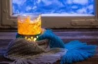 Пазл Стакан на окне