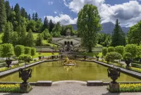 Пазл Статуи у пруда 