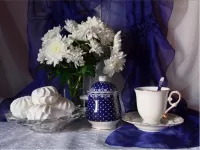 Пазл В белом и синем тоне