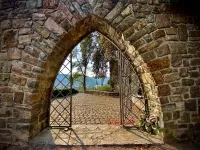 Пазл Во дворе замка