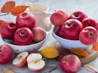 Пазл Яблоки на столе