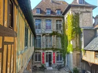 Пазл Замковый двор